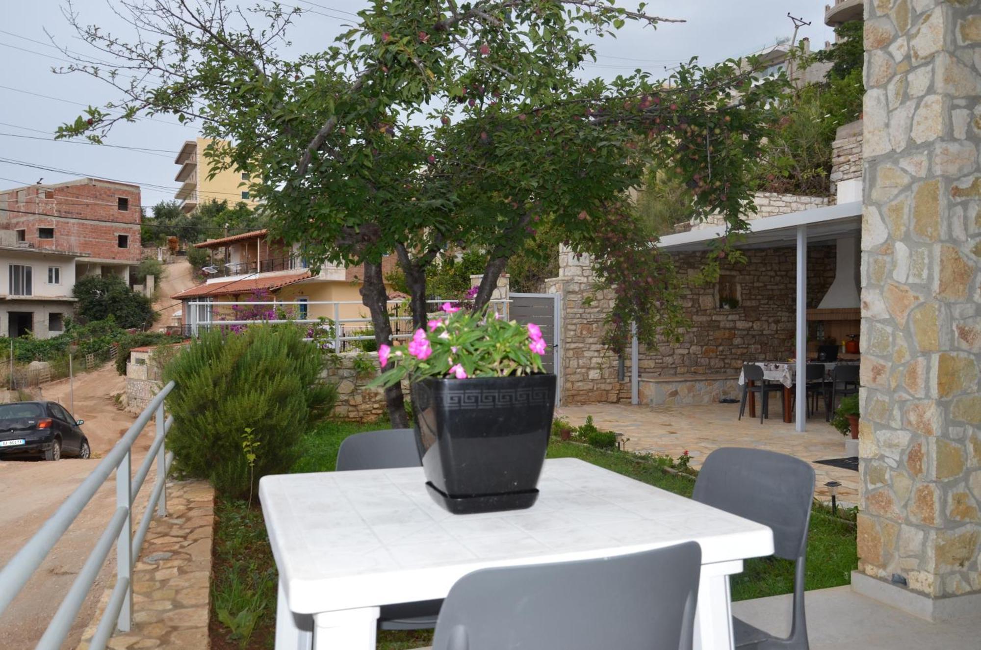 Harmonia Guest House 2 Химара Экстерьер фото